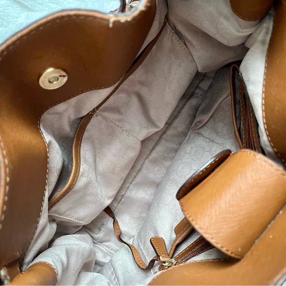 Michael Kors Cognac Leather Shoulder Bag with Key RETAIL: 250-550+ - Picture 6 of 7